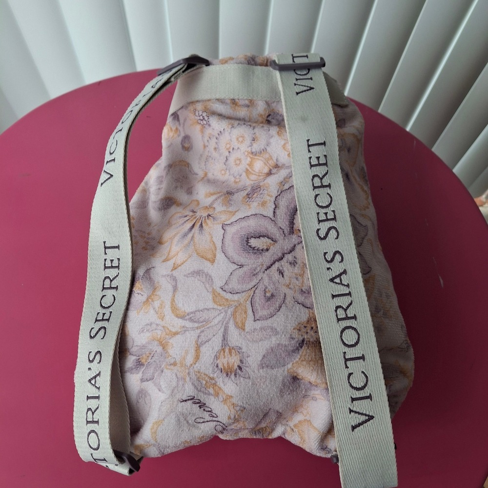 Victoria's Secret 2-in-1 Towel Backpack Purple Floral Striped Drom Resort NWT - Picture 12 of 13